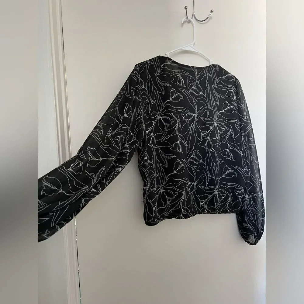 ASTR the Label black floral long sleeve top with puff sleeves size medium